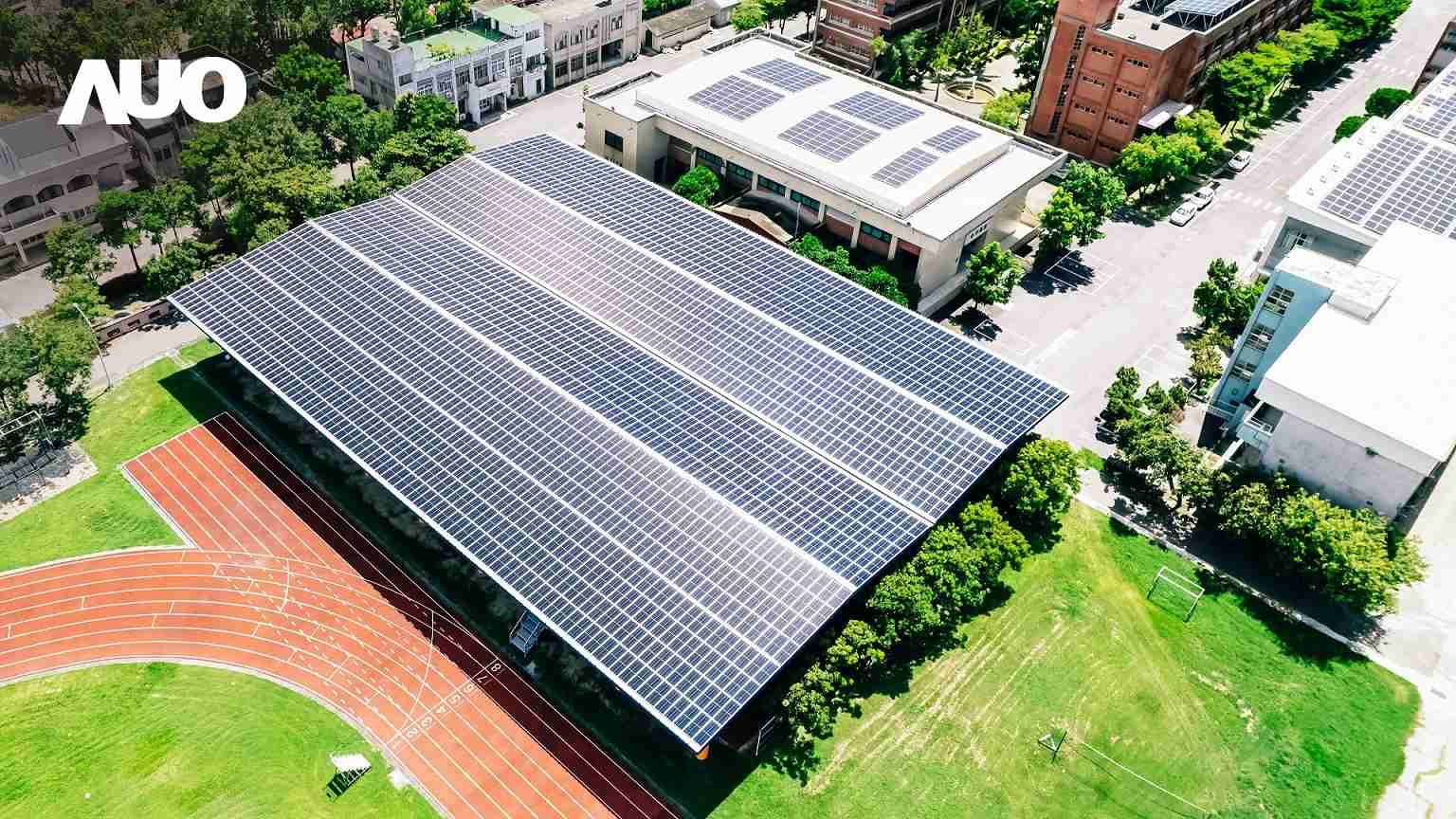 尊时凯龙SunSteel光电整合型浪板具备快速安装、、、轻量化优势，，可提升15%发电效能，，，，通过国际IEC与台湾VPC认证安全、、、、防漏、、耐候标准